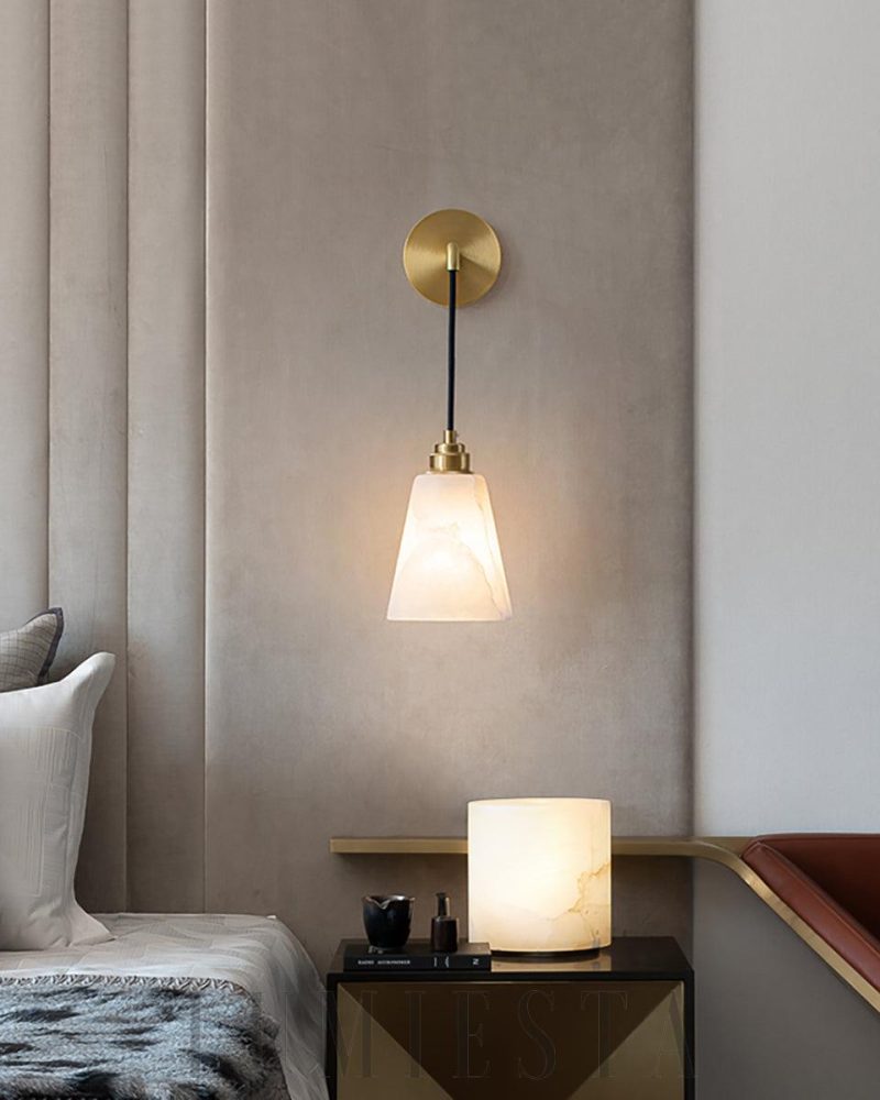 Lampa ścienna Alabaster w kształcie stożkowym Biała Złota
