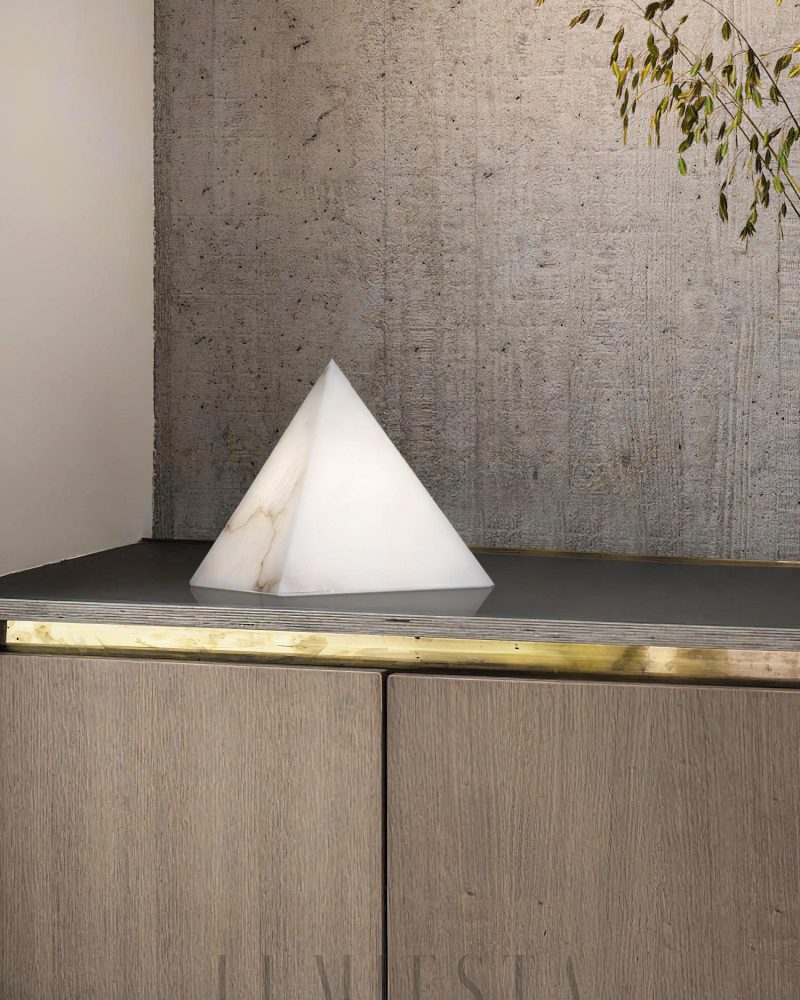 Lampa stołowa w kształcie piramidy z alabastru 20cm biały