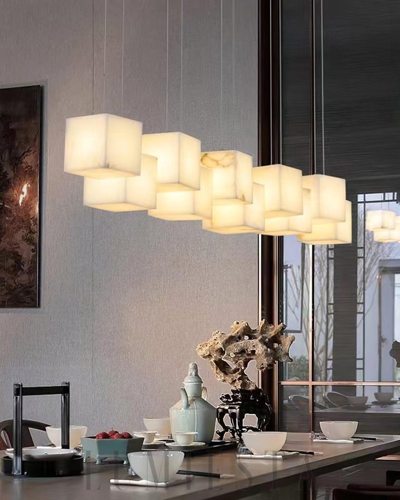 Lampa wisząca z alabastru w minimalistycznym stylu