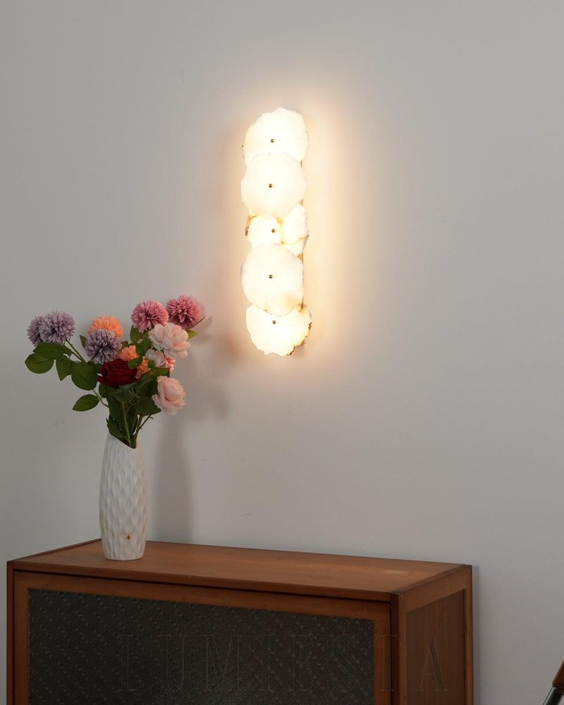 Lampa ścienna Petra Złota z Białym Alabastrem dla Eleganckiego Wnętrza