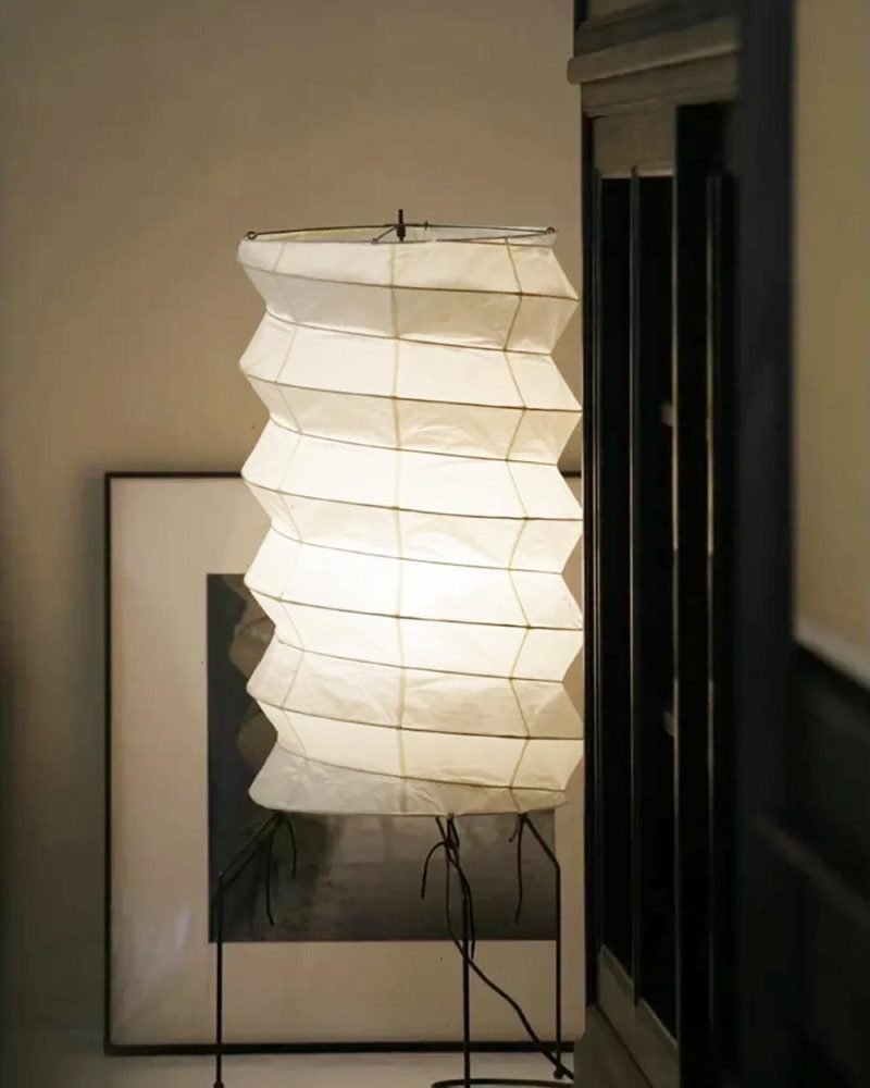 Nowoczesna lampa stołowa Akari UF2-31N o zaokrąglonym kształcie
