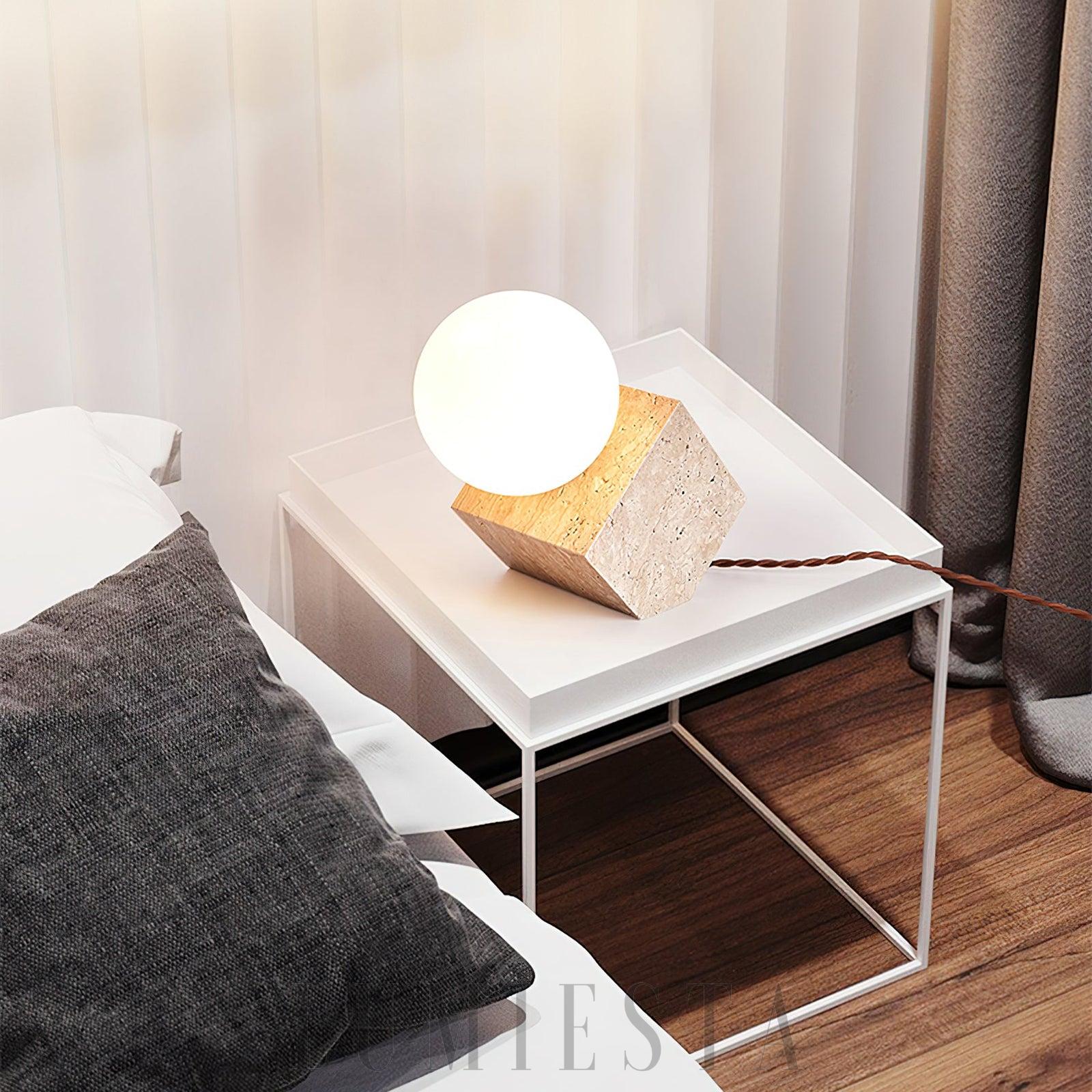 Lampa stołowa z kamienia trawertynowego w minimalistycznym stylu