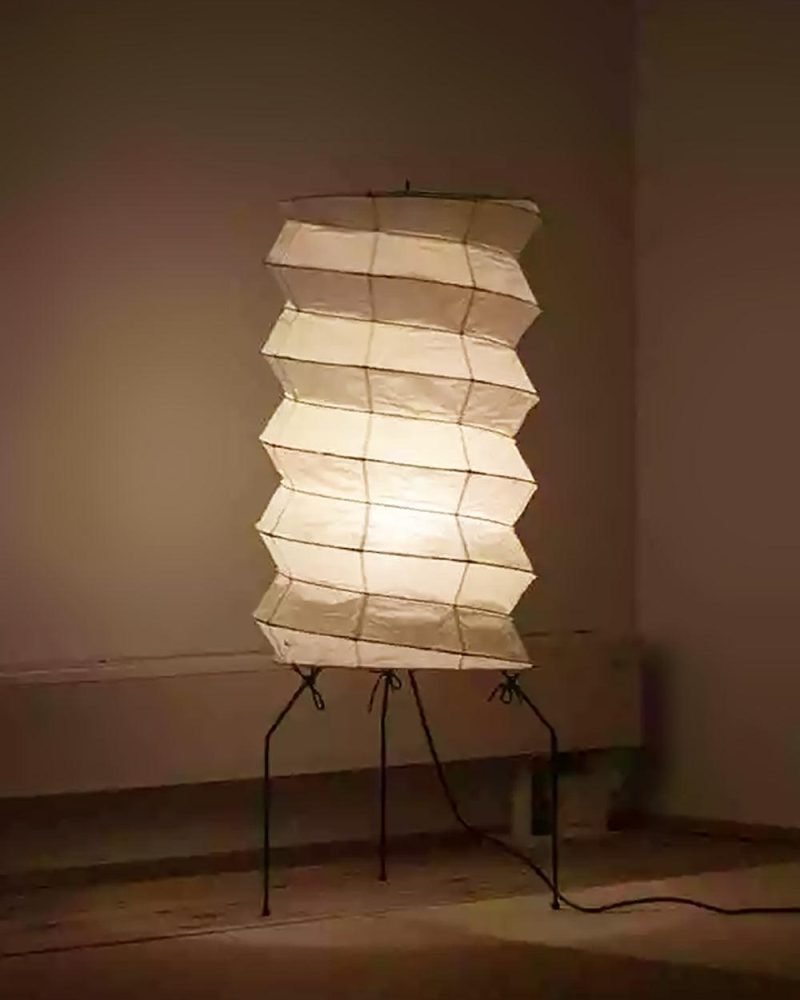 Nowoczesna lampa stołowa Akari UF2-31N o zaokrąglonym kształcie