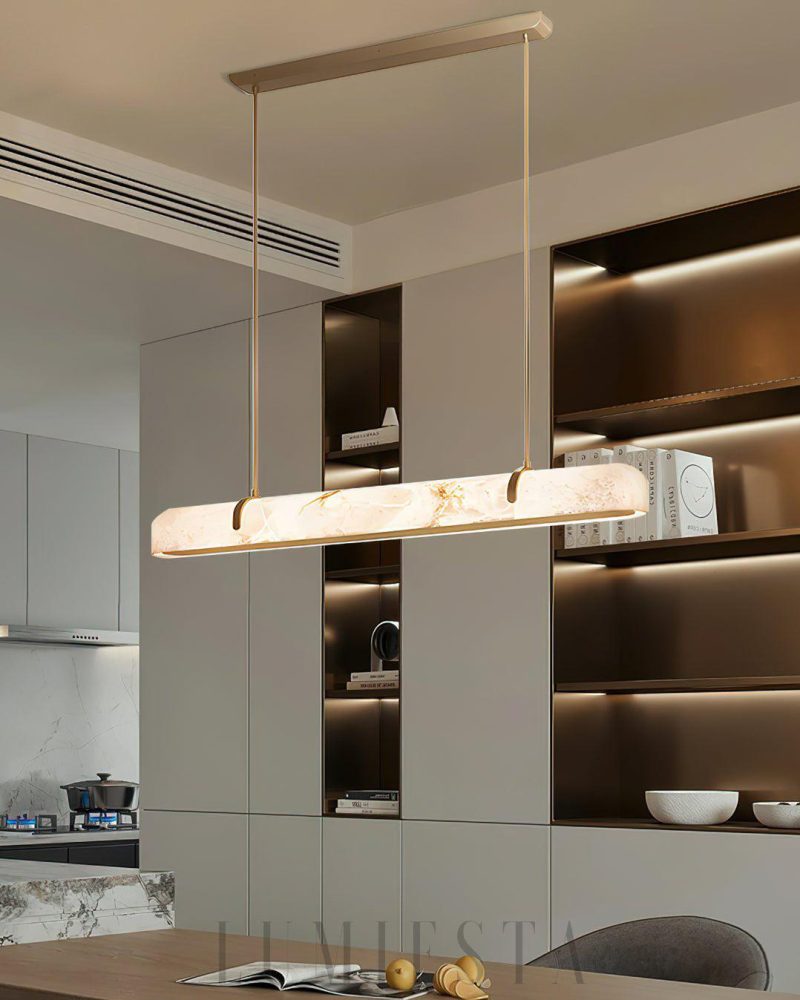 Lampa wisząca Alabaster Linear mosiądz 90cm ciepłe światło