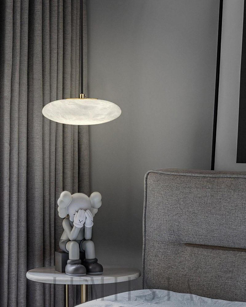 Lampa wisząca TONGOTDI okrągła z marmurowym kloszem w mosiądzu