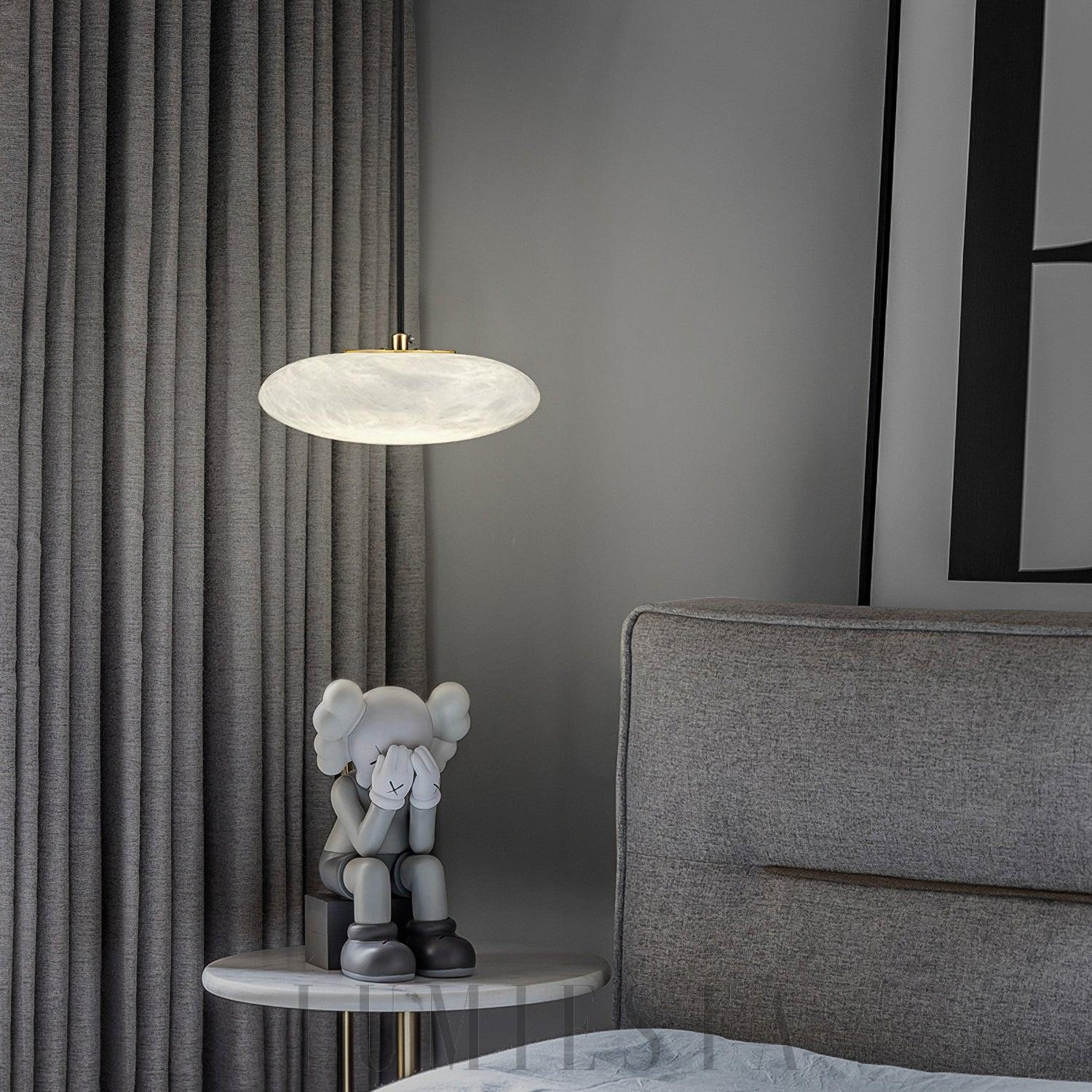 Lampa wisząca TONGOTDI okrągła z marmurowym kloszem w mosiądzu