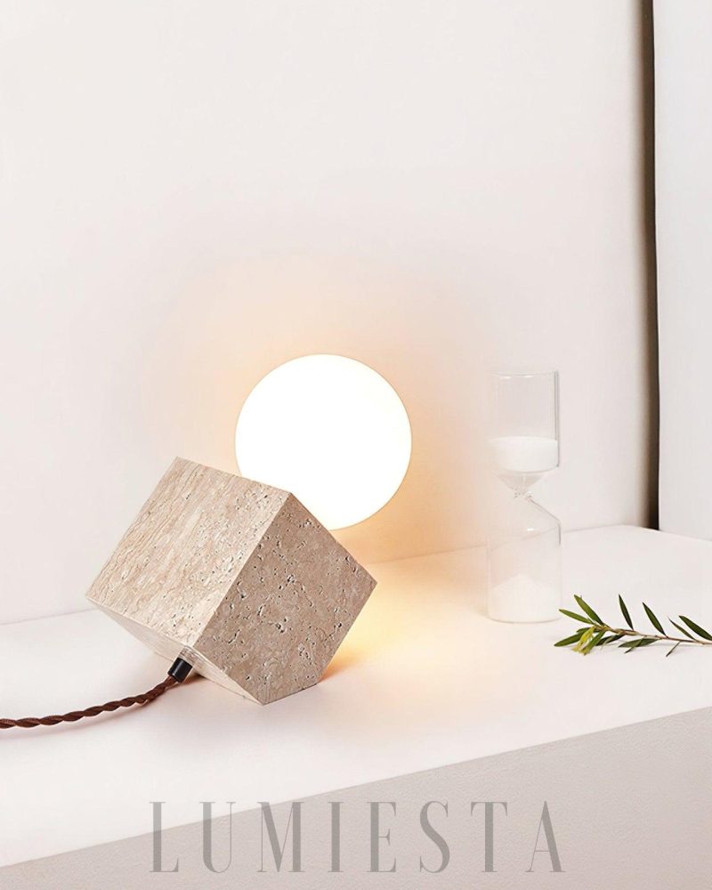 Lampa stołowa z kamienia trawertynowego w minimalistycznym stylu