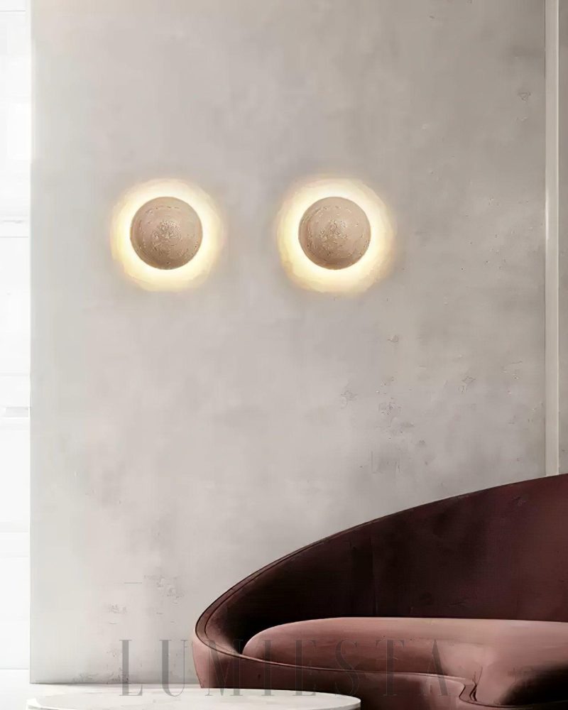 Lampa ścienna Luna okrągła z travertynu w kolorze beżowym