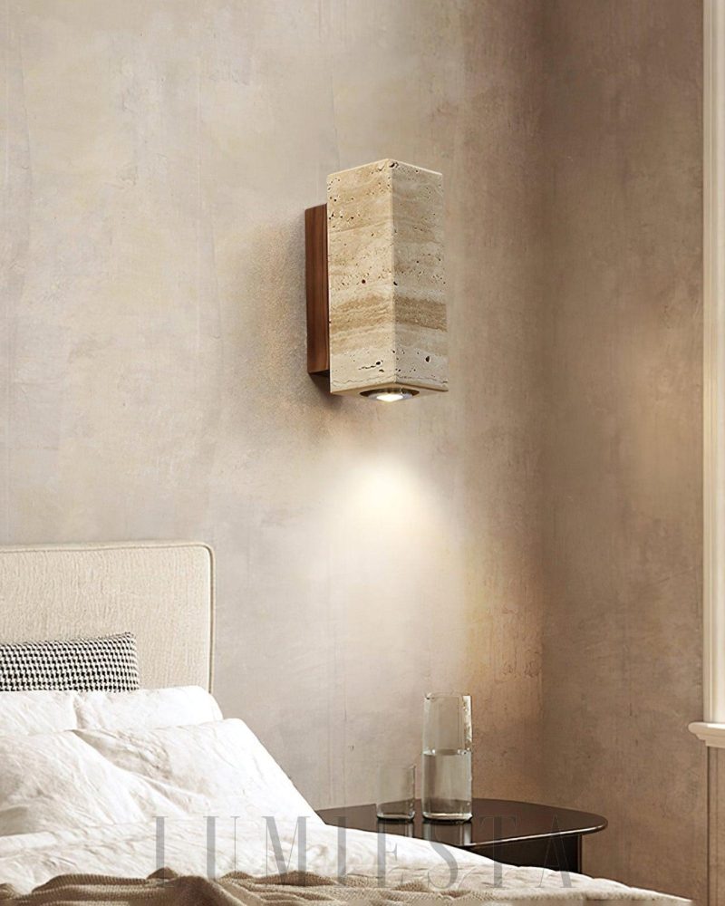 Lampa ścienna kolumna z travertynu w stylu minimalistycznym
