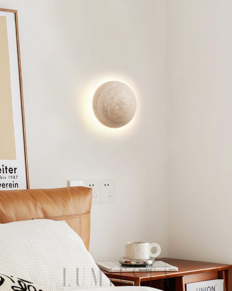 Lampa ścienna Luna okrągła z travertynu w kolorze beżowym
