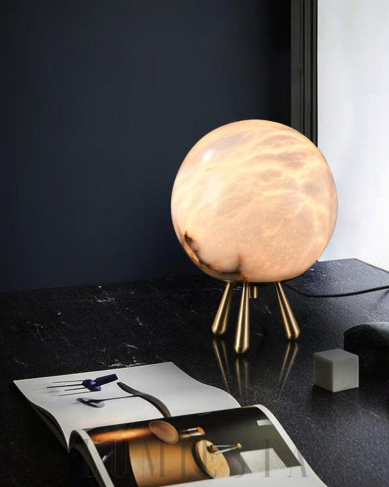 Lampa stołowa Romi w kształcie kuli w kolorze złotym i białym