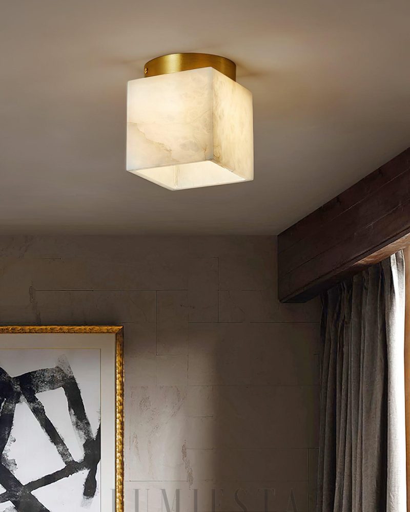 Lampa sufitowa kwadratowa Alabaster Budnick w mosiądzu i bieli
