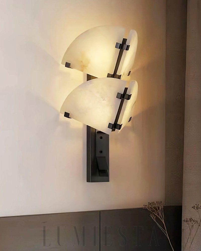 Lampa ścienna Dione z alabastru w kolorze czarnym i białym