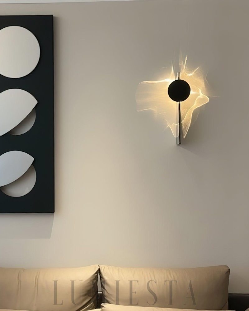 Lampa ścienna Ripple z efektem fal świetlnych w chromie i czerni