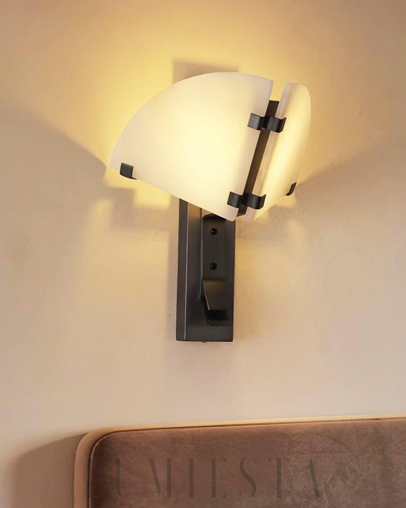 Lampa ścienna Dione z alabastru w kolorze czarnym i białym