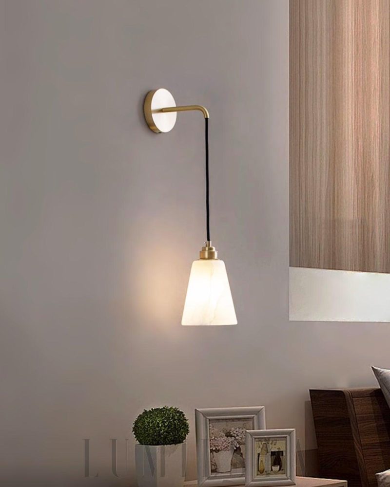 Lampa ścienna Alabaster w kształcie stożkowym Biała Złota