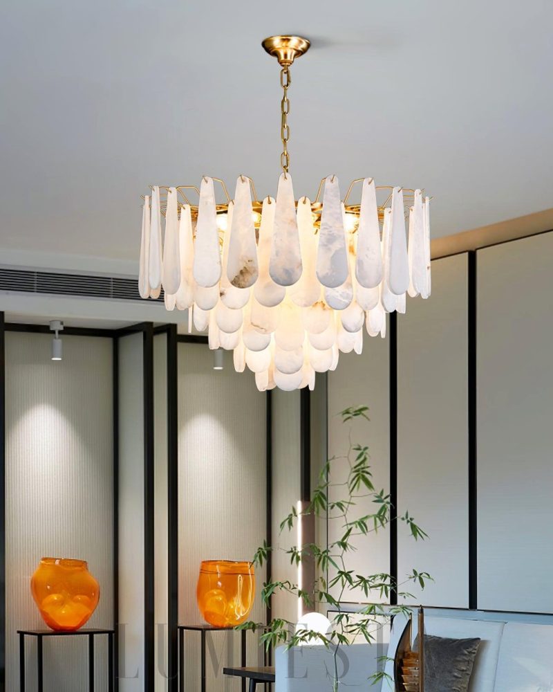 Lampa wisząca Alabaster Leon w kształcie kropli mosiądzowa