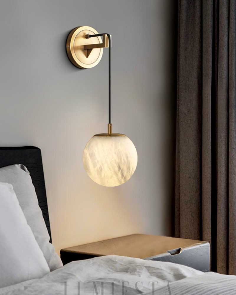 Minimalistyczna Sferyczna Lampa Ścienna z Alabastru Biała Złota