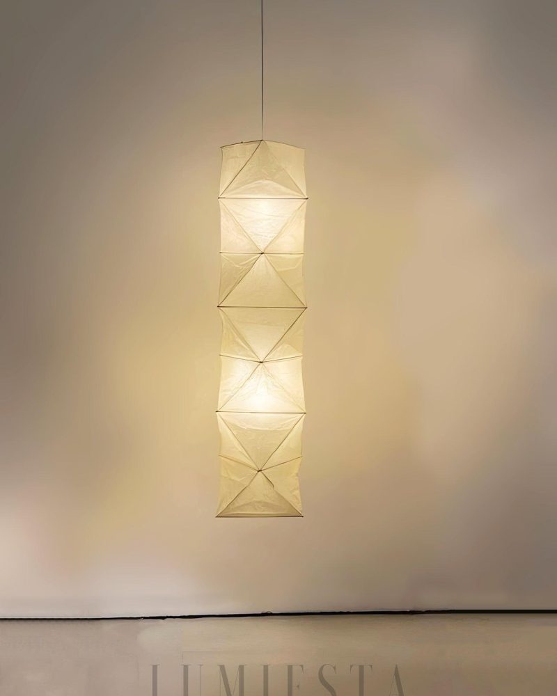 Lampa wisząca Akari L8 w białym kolorze o eleganckim kształcie