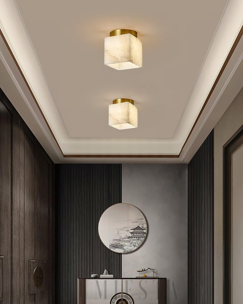 Lampa sufitowa kwadratowa Alabaster Budnick w mosiądzu i bieli