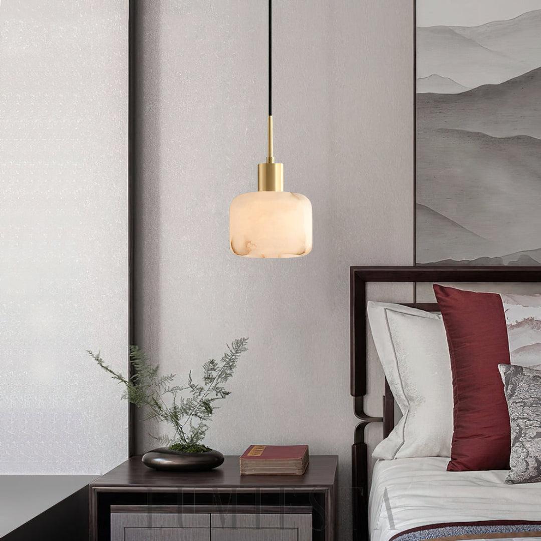 Lampa wisząca z alabastru w stylu minimalistycznym złota i biała