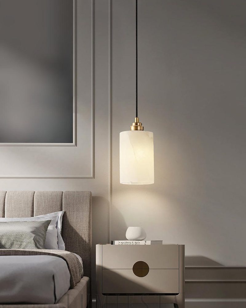 Cylindryczna lampa wisząca z alabastru w białym kolorze