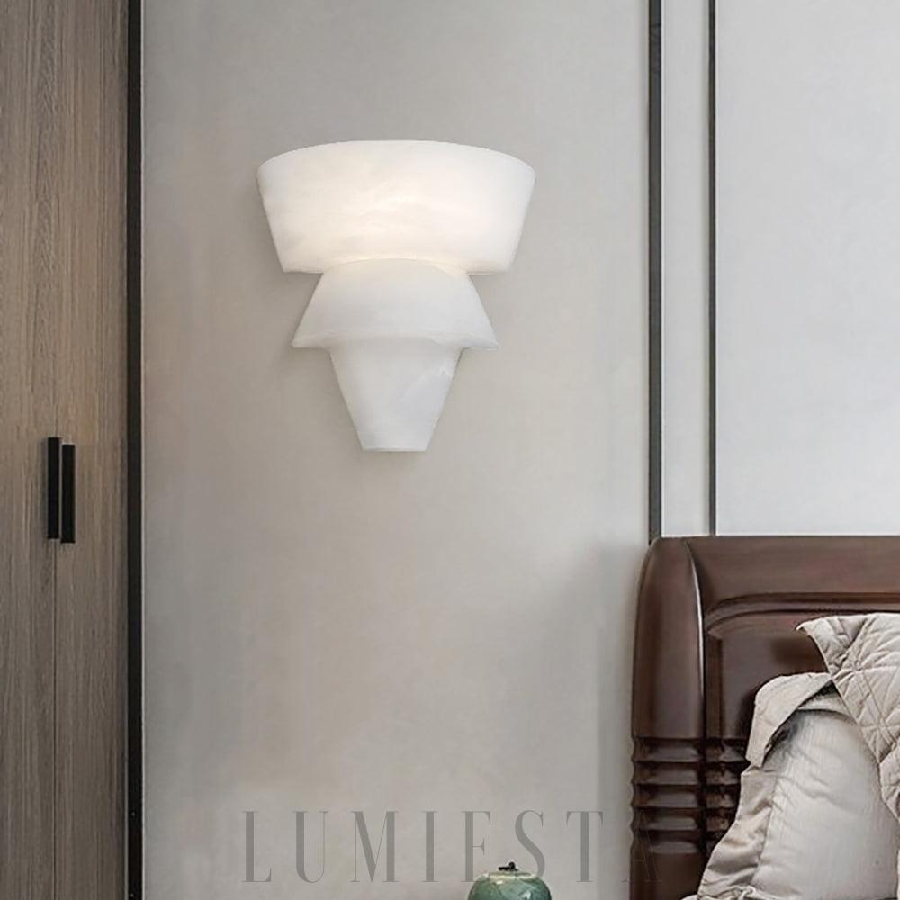 Lampa ścienna Alabaster w kształcie stożka stylowa elegancja