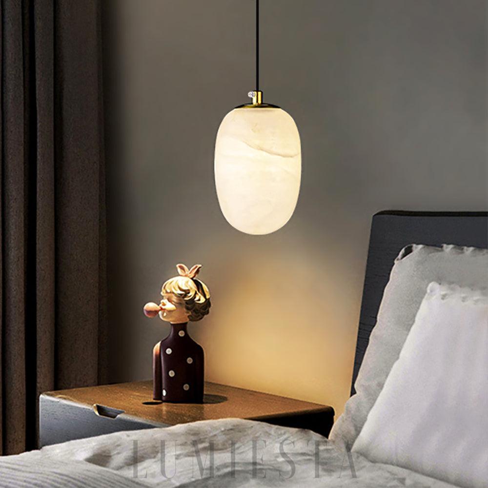 Lampa wisząca Alabaster w kształcie kamienia z mosiądzu 10x15cm