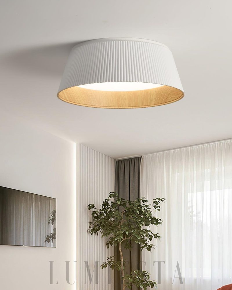 Lampa sufitowa z żebrowanym kloszem w kolorze czarnym lub białym