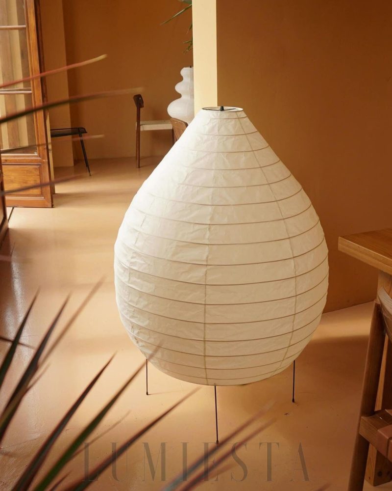 Lampa podłogowa Akari 23N w eleganckim białym stylu