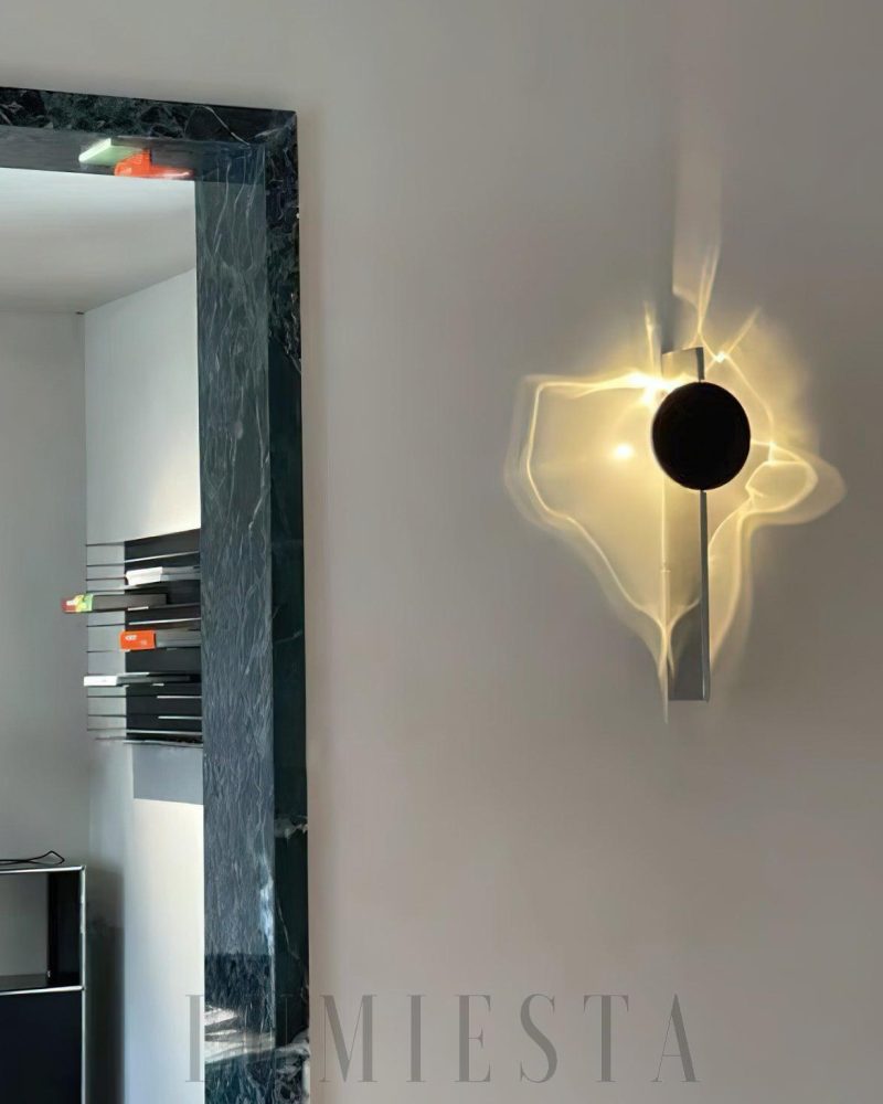 Lampa ścienna Ripple z efektem fal świetlnych w chromie i czerni