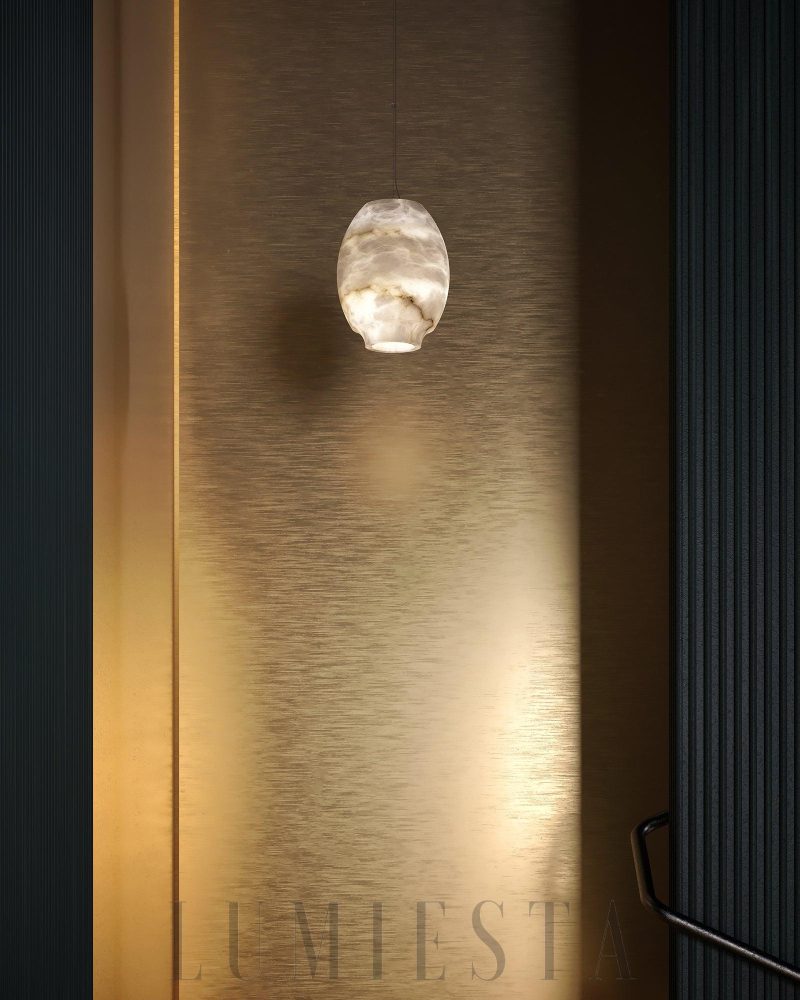 Lampa wisząca Camille w eleganckim kształcie alabastru