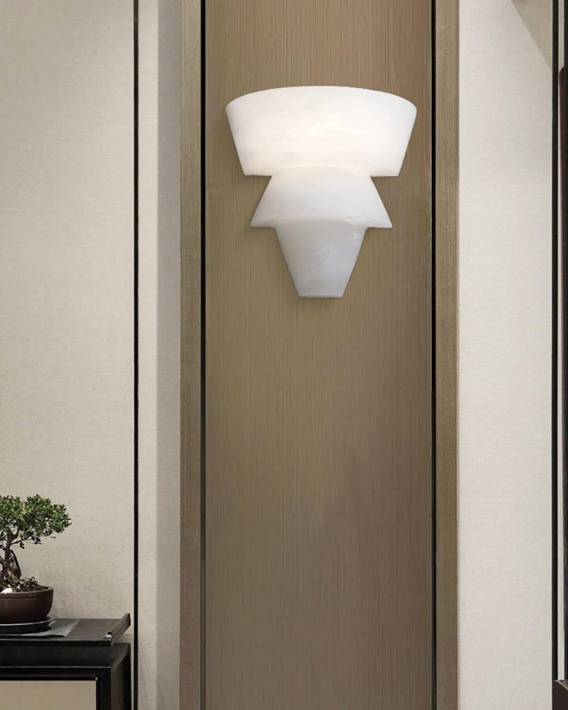 Lampa ścienna Alabaster w kształcie stożka stylowa elegancja