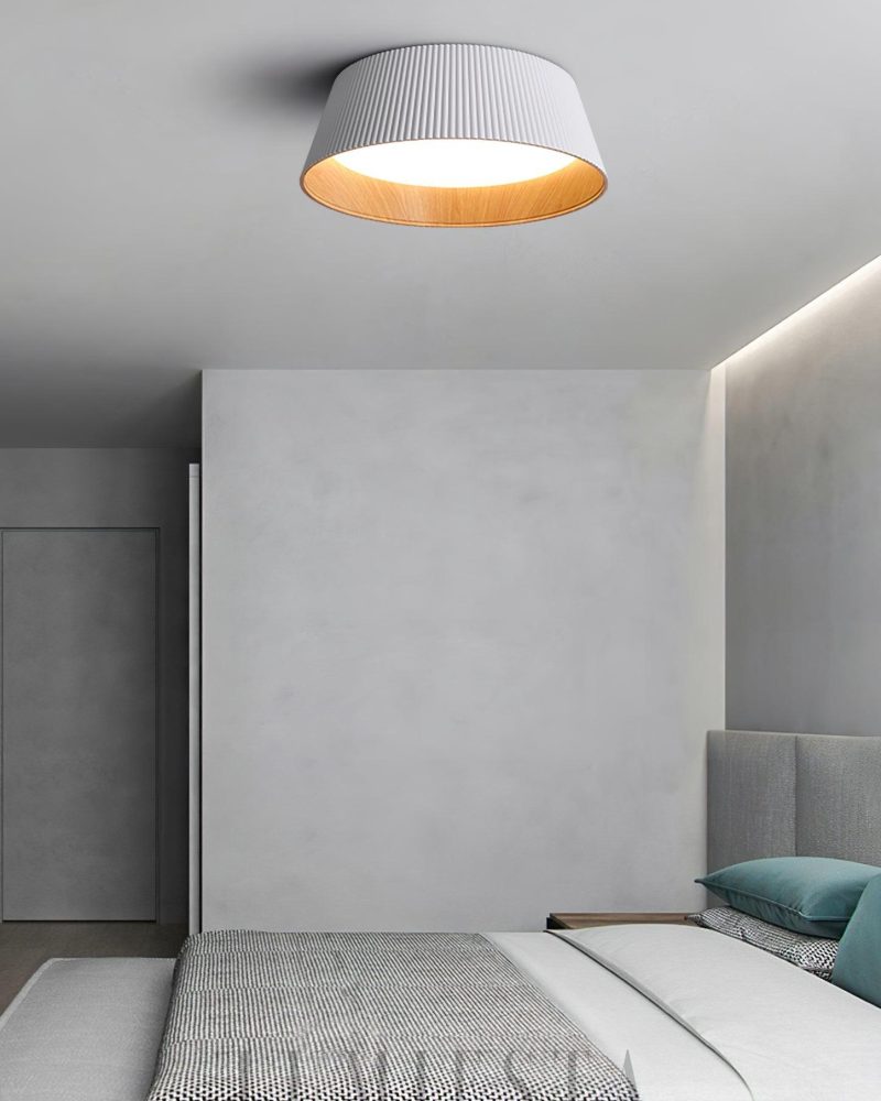 Lampa sufitowa z żebrowanym kloszem w kolorze czarnym lub białym