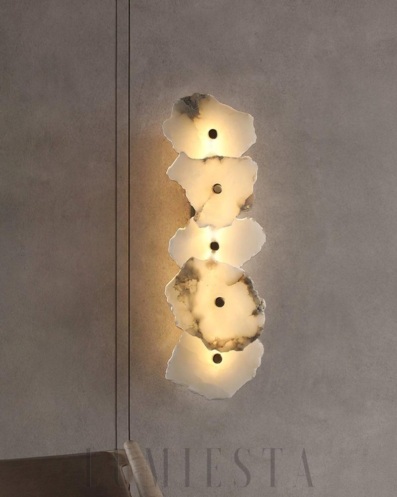 Lampa ścienna Petra Złota z Białym Alabastrem dla Eleganckiego Wnętrza