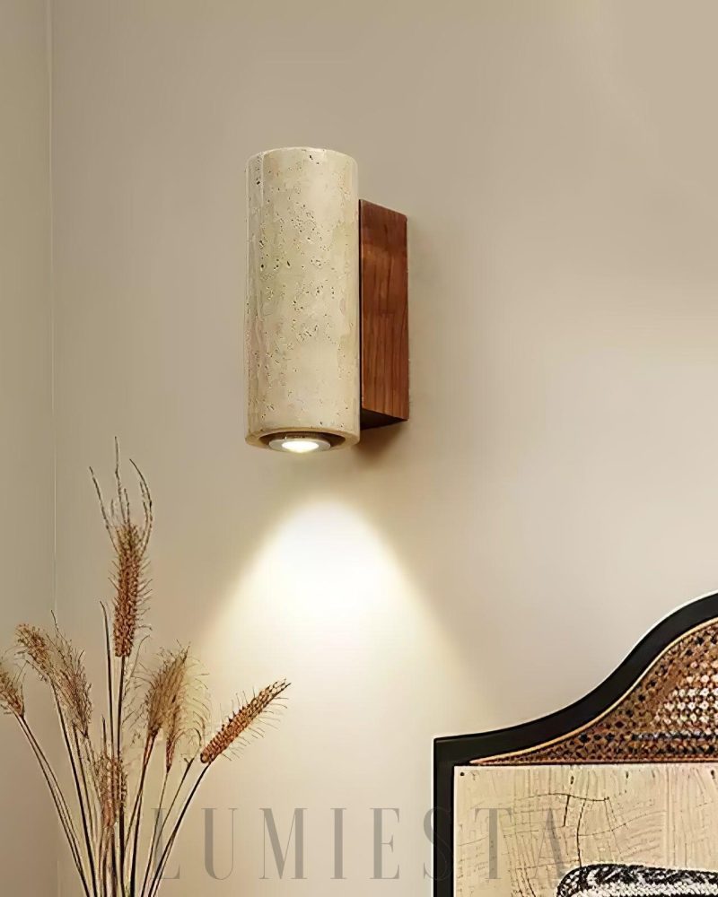 Lampa ścienna kolumna z travertynu w stylu minimalistycznym
