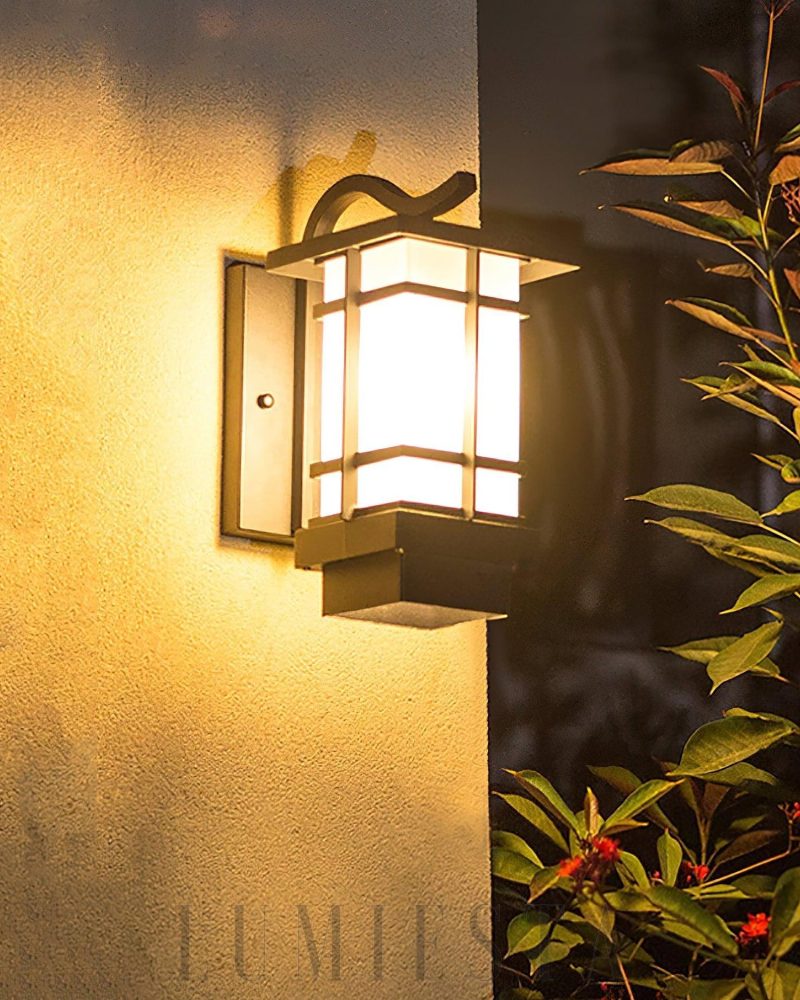 Lampa ścienna Madison w stylu latarni z dekoracyjną kratką