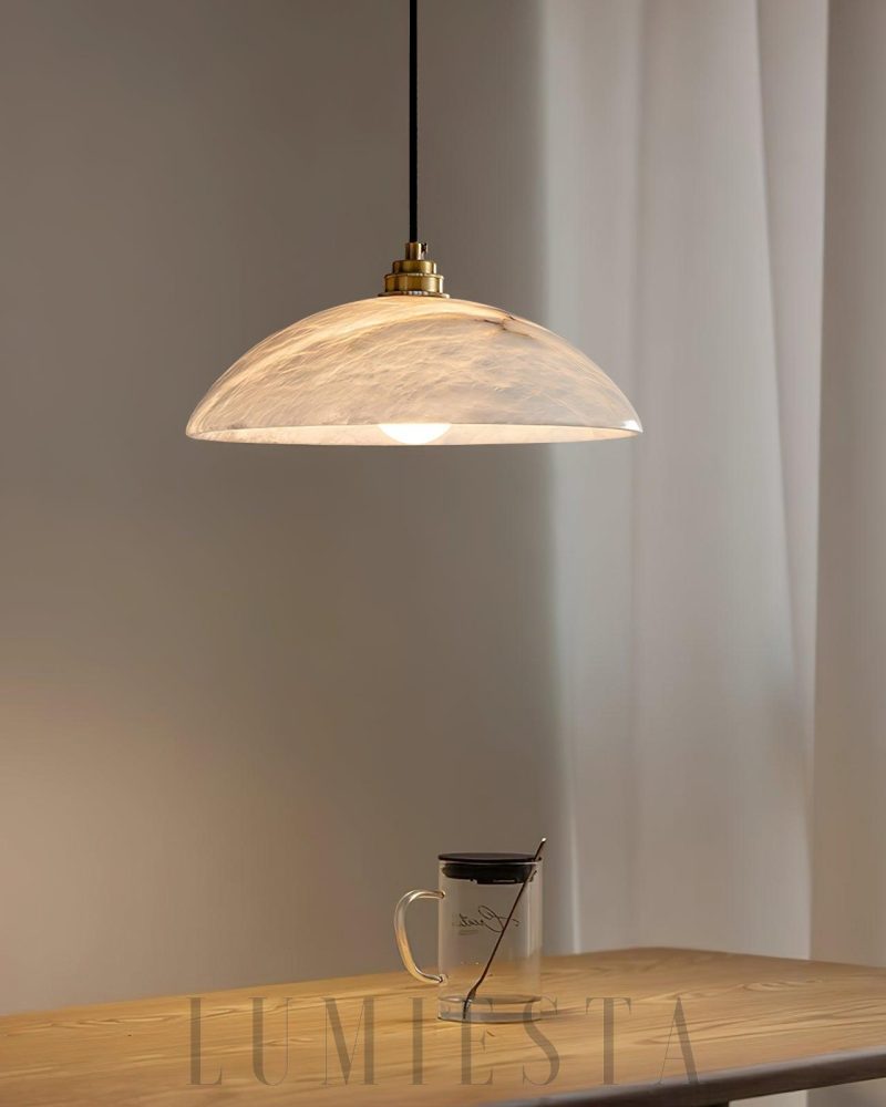 Lampa wisząca Alabastrowa kopuła stylowa mosiężna