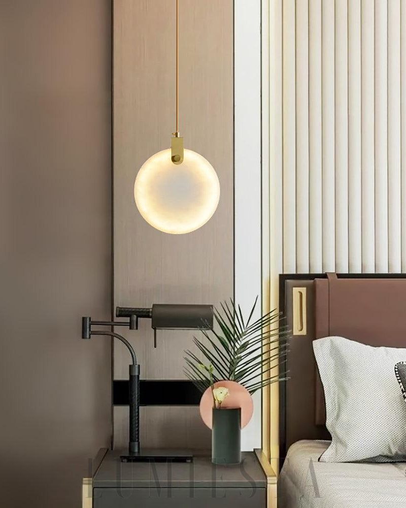 Elegancka Lampa Wisząca Alabastrowa w Kształcie Dysku Mosiądz