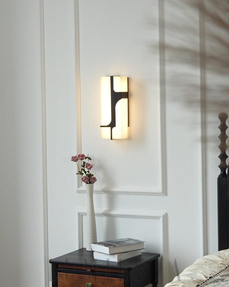 Lampa ścienna Alabaster Ariel w stylu nowoczesnym mosiądzowym