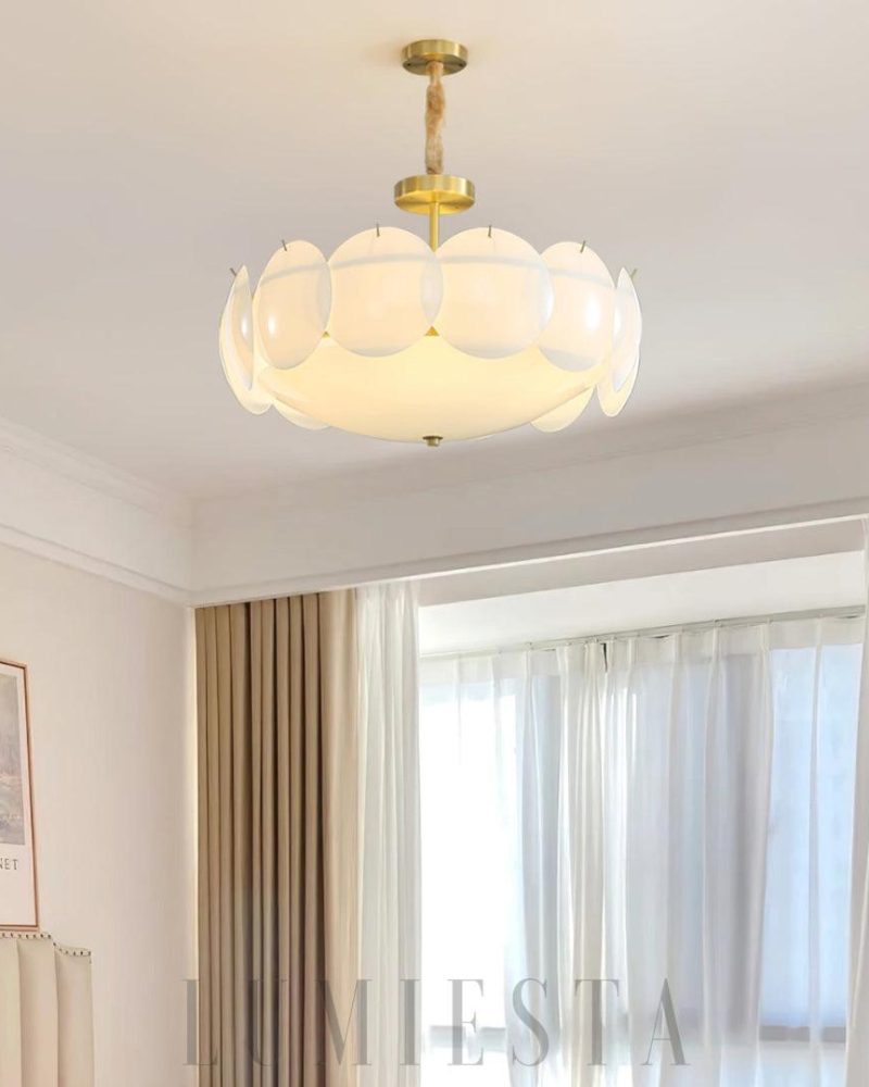 Lampa sufitowa Selene w stylu mosiężnym z szklanym kloszem