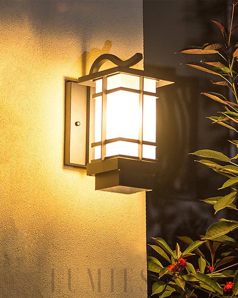 Lampa ścienna Madison w stylu latarni z dekoracyjną kratką