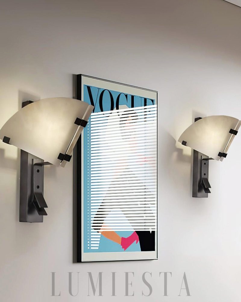 Lampa ścienna Dione z alabastru w kolorze czarnym i białym
