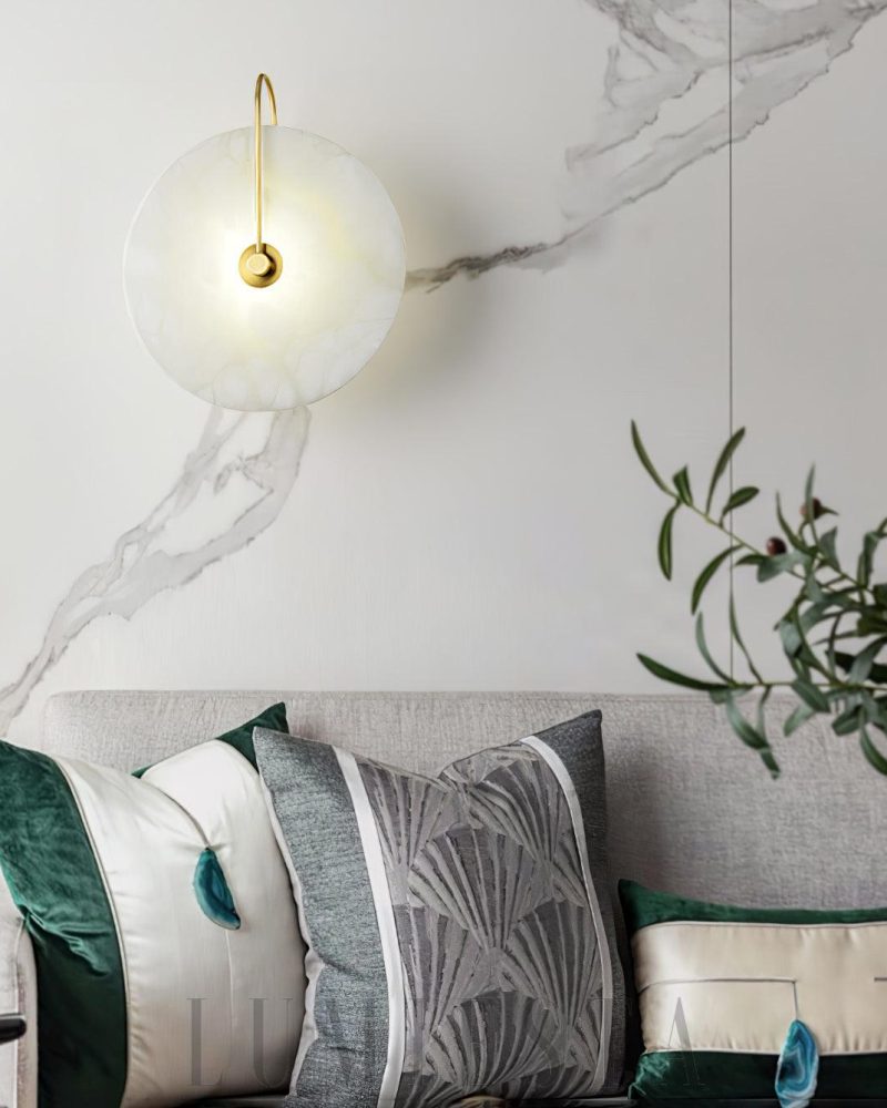 Lampa ścienna okrągła z alabastru w kolorze złotym i białym