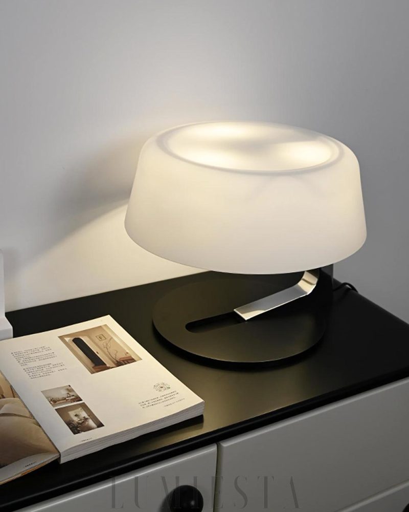 Lampa stołowa Alabaster Comete w nowoczesnym stylu biała