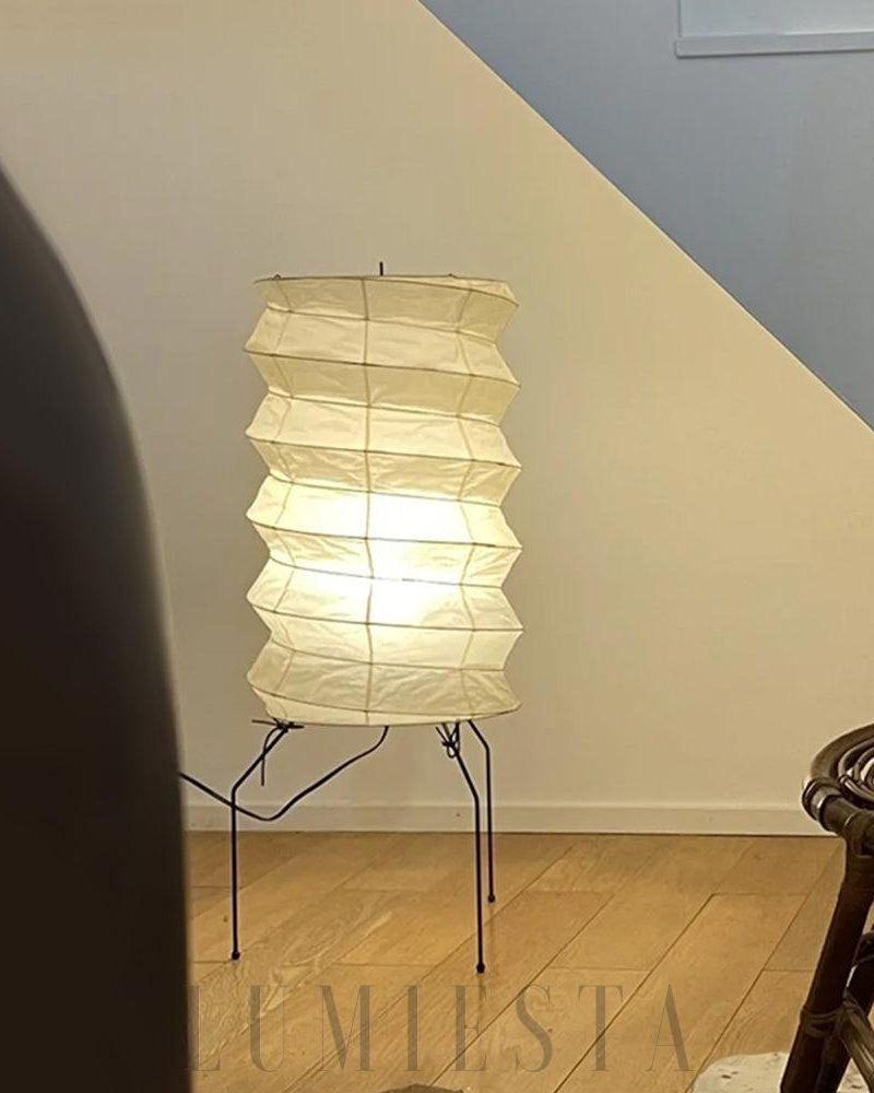 Nowoczesna lampa stołowa Akari UF2-31N o zaokrąglonym kształcie