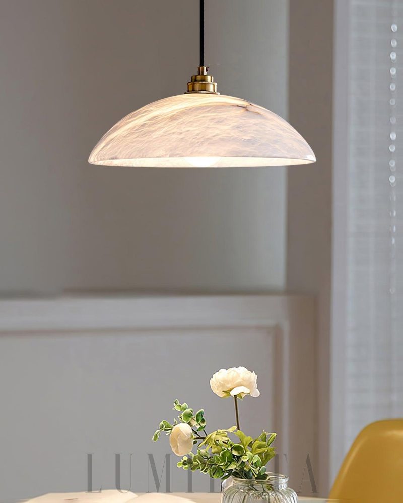 Lampa wisząca Alabastrowa kopuła stylowa mosiężna