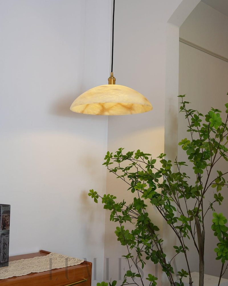 Lampa wisząca Alabastrowa kopuła stylowa mosiężna
