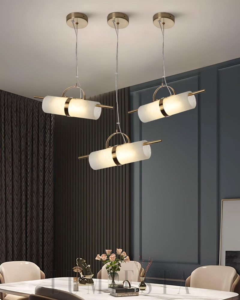 Mini lampa wisząca cylindryczna z alabastru w kolorze mosiądzu