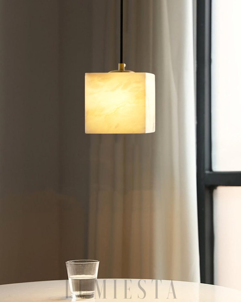 Nowoczesna lampa wisząca kwadratowa z alabastru biało złota 12cm